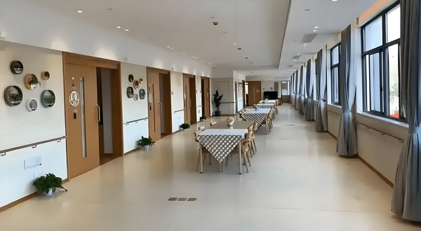 转深户有什么条件_于佩尔：热爱永远不会消失 于佩尔热爱永远不会消